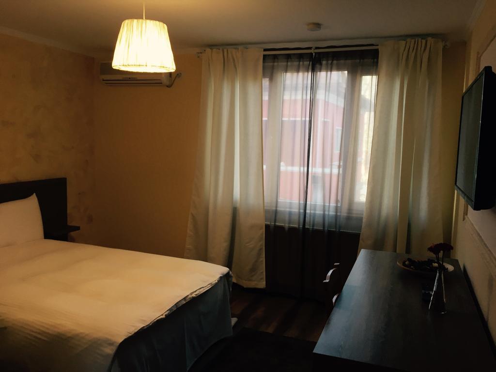 Hotel Mic Bucarest Habitación foto